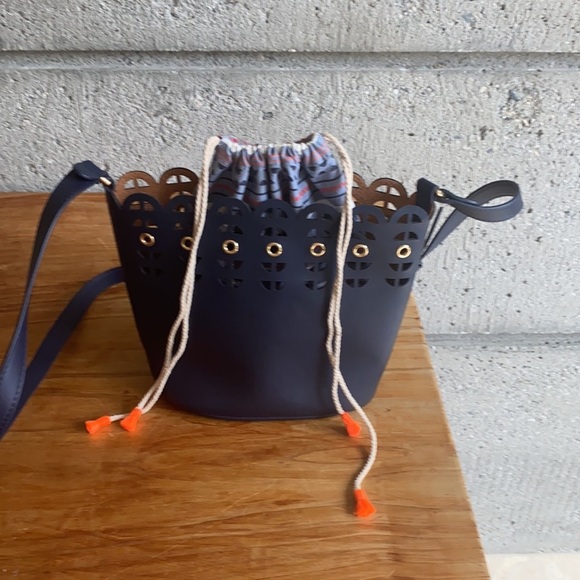 Stella & Dot Bucket Bag with removable pouch liner - Picture 12 of 16